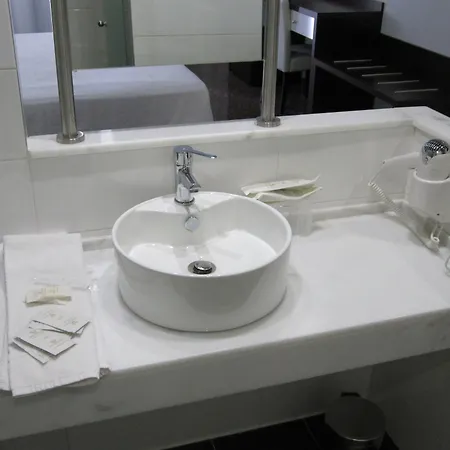 فندق Fontana Plaza 3*