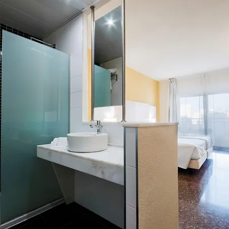 Fontana Plaza Hotel 3*