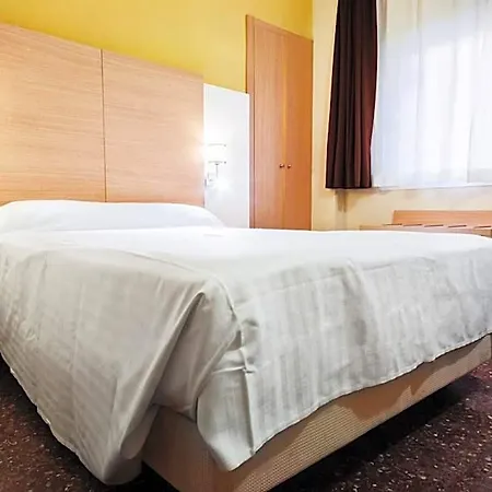 Fontana Plaza 3*