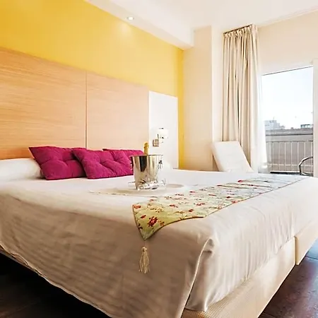 Fontana Plaza Hotel 3*