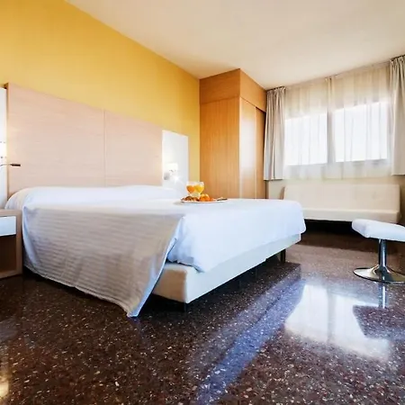 Fontana Plaza 3*