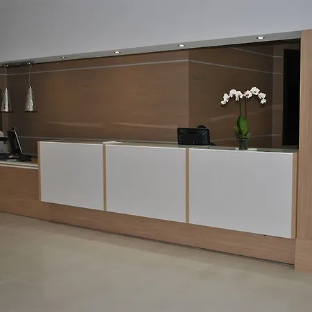 Fontana Plaza 3*