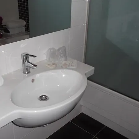 Fontana Plaza Hotel 3*
