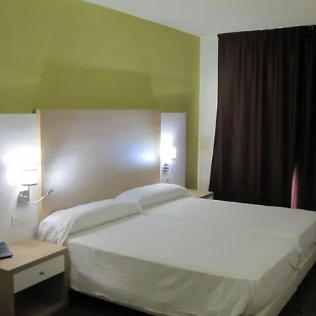 Fontana Plaza 3*