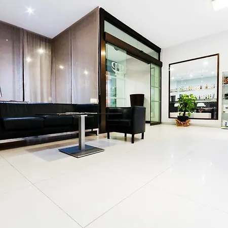 Fontana Plaza 3*