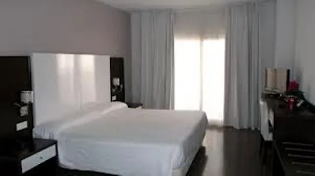 Fontana Plaza Hotel 3*