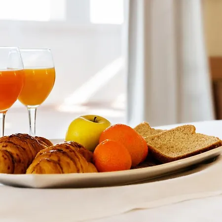 Отель Fontana Plaza