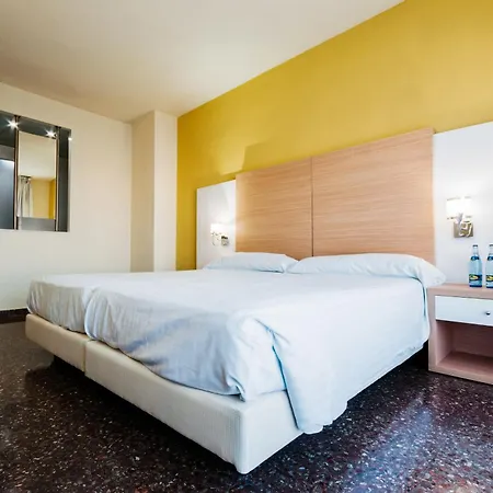 Fontana Plaza Отель