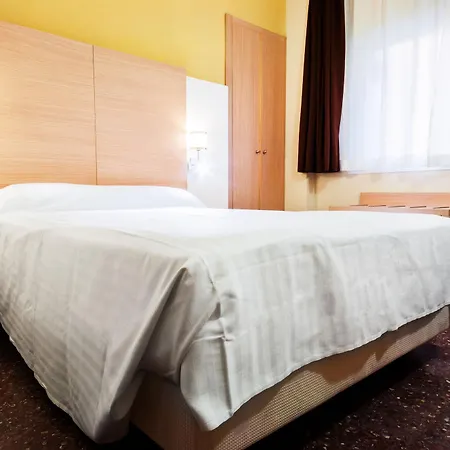 Готель Fontana Plaza 3*