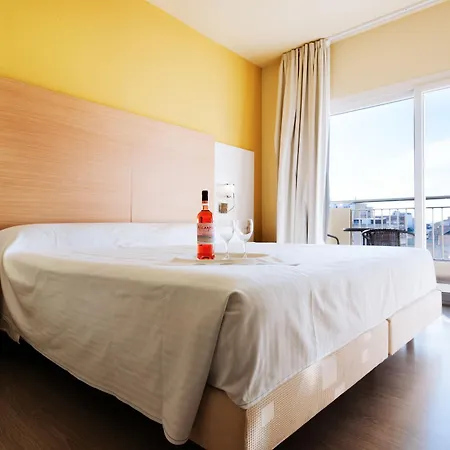 Готель Fontana Plaza