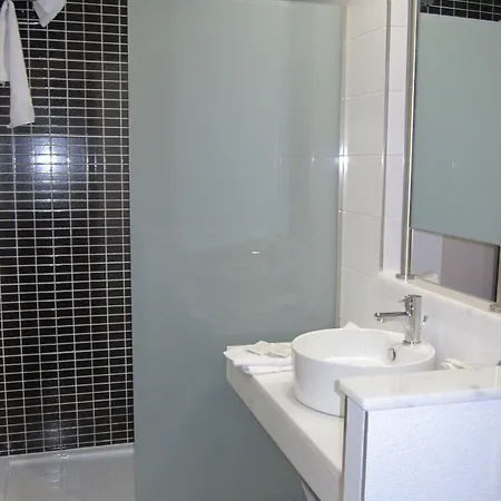 Fontana Plaza Готель 3*