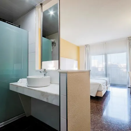 Fontana Plaza Готель