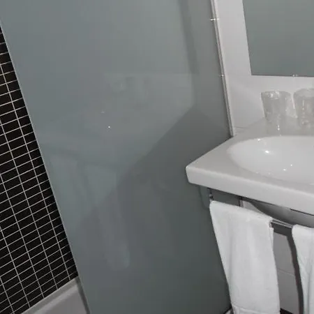 Fontana Plaza Отель