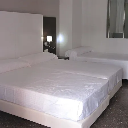 Отель Fontana Plaza Торевьиа