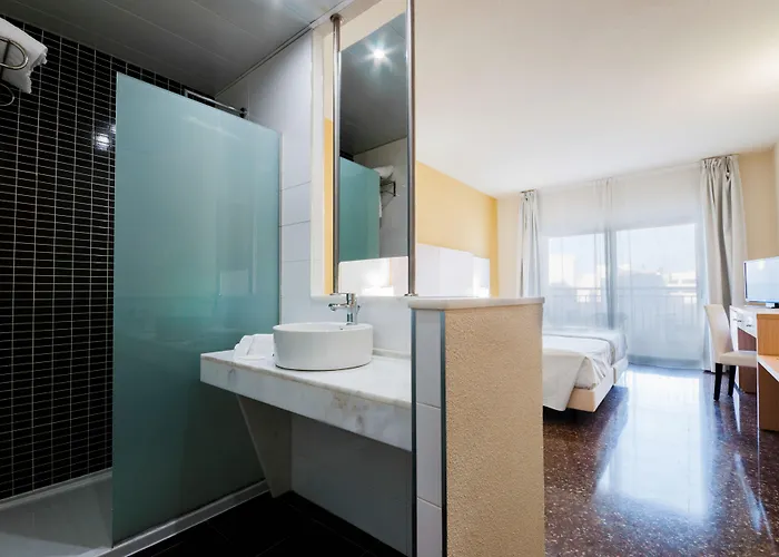 Fontana Plaza Hotel 3*